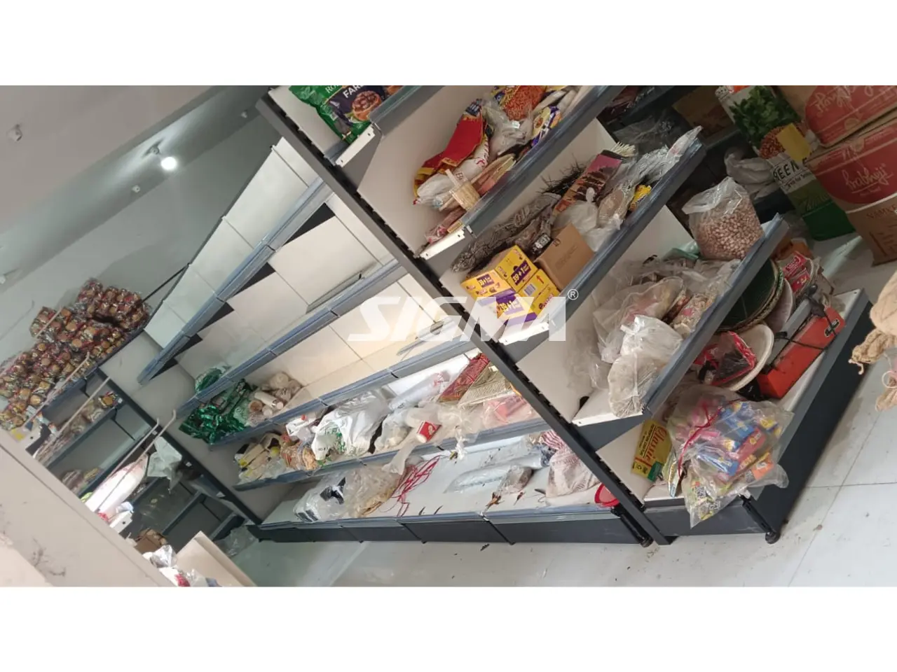 766895587_premium-Display-Racks-Pithauriya3.webp